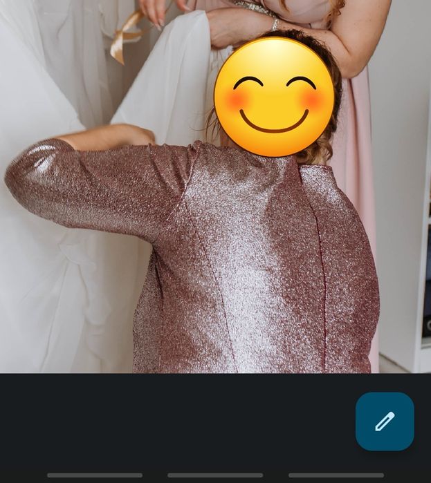 Sukienka z błyszcząca nitką