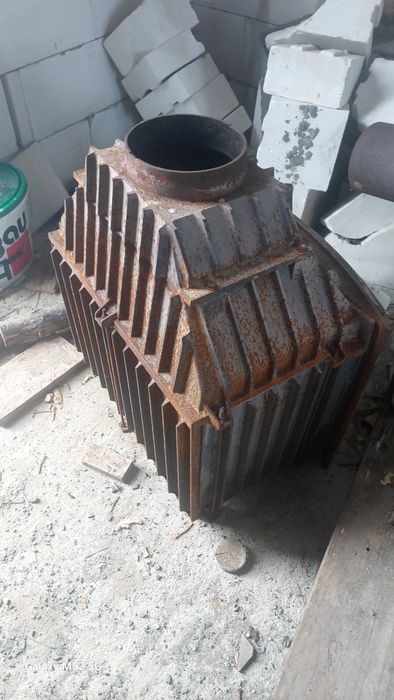 Mały kominek żeliwny