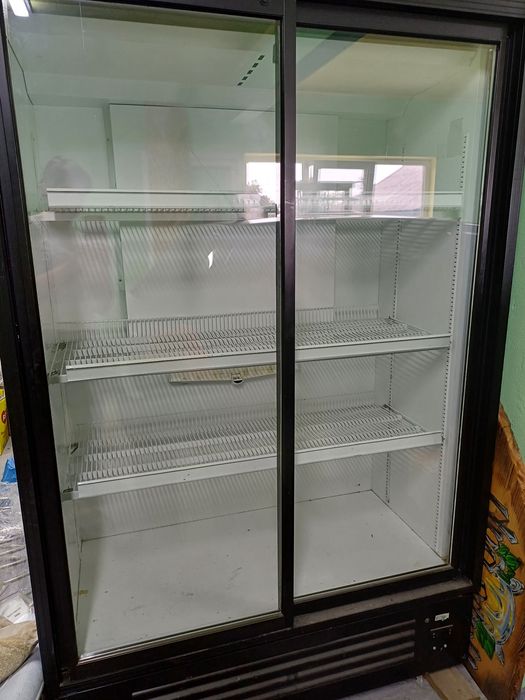 Холодильна шафа-вітрина Б/в