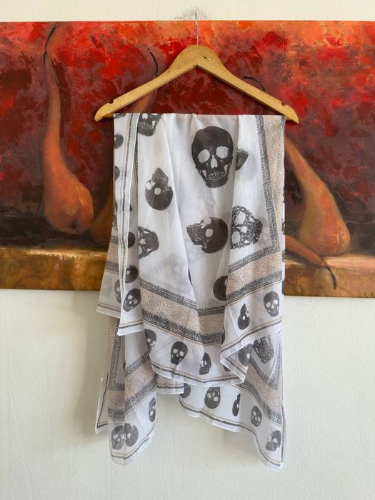 Винтажный шарф с черепами
