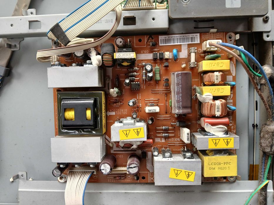 PEÇAS - TV LCD 32" - Samsung LE32R32B -com Ecrã Partido!!!