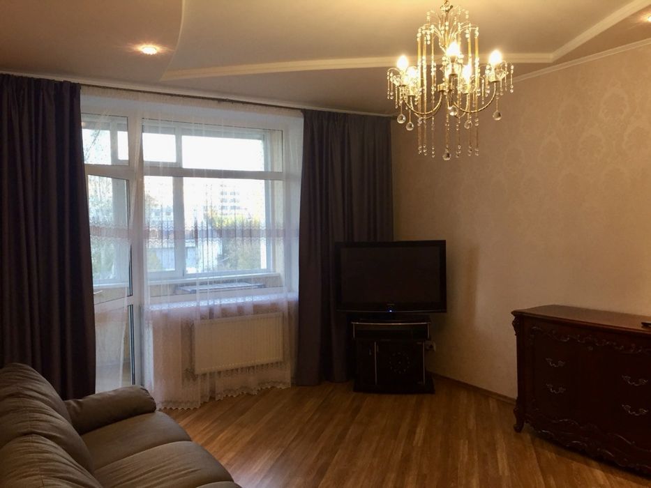 Оренда великогабаритної квартири  124 м.кв, у  Центрі, вул. Садова