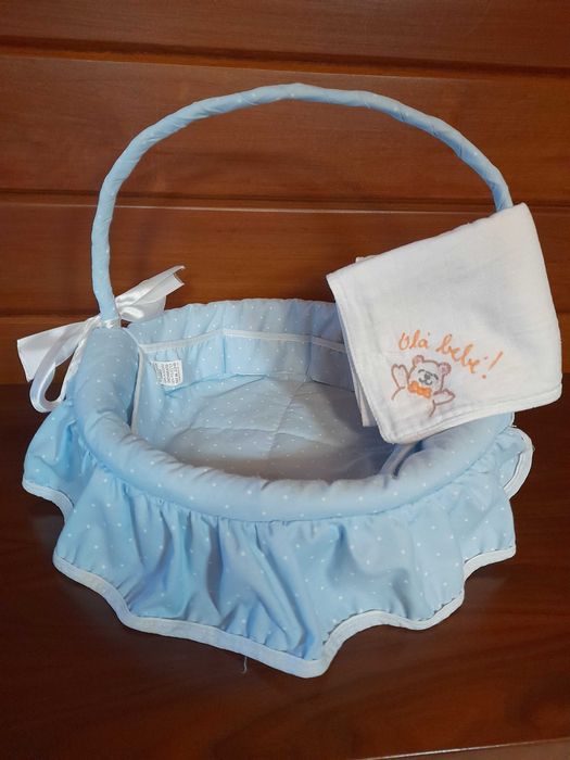 Cesta bébé com toalha