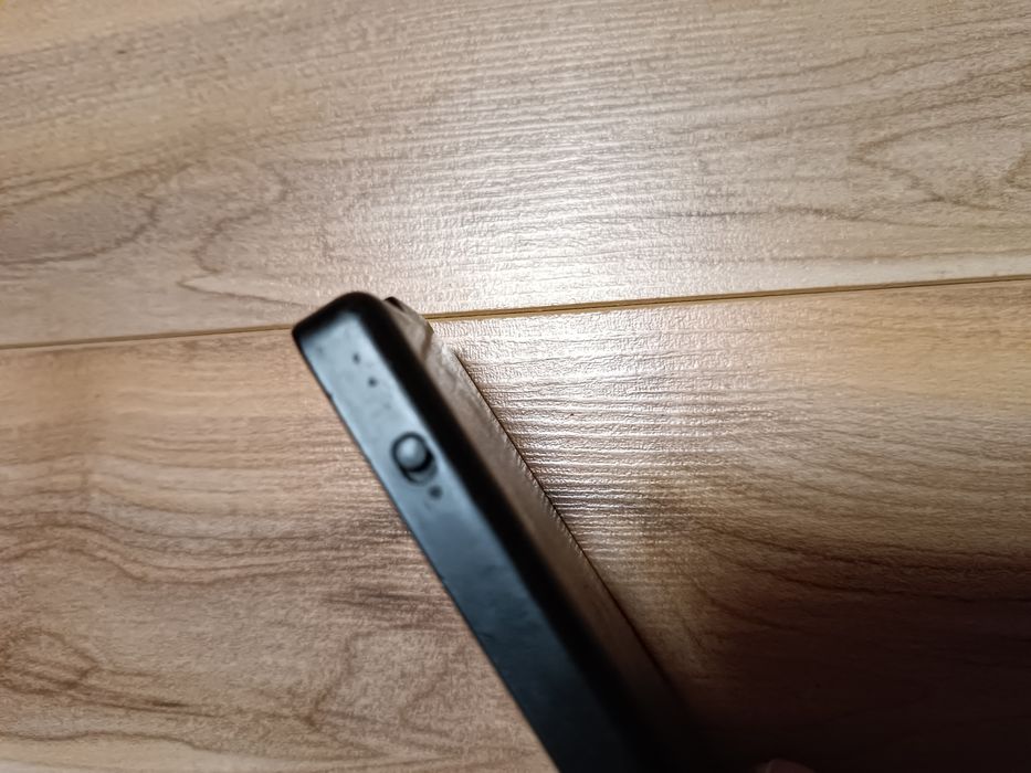 iRIVER E100, 8 ГБ + microSD.