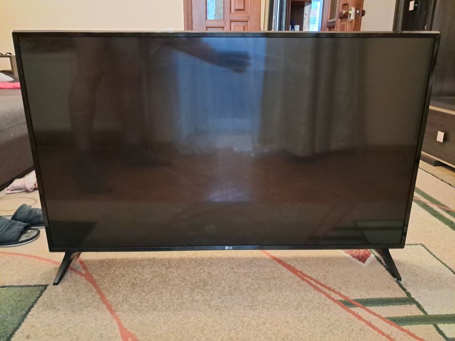Продам телевізор LG,49 дюймів,неробоча матриця,49lg594v