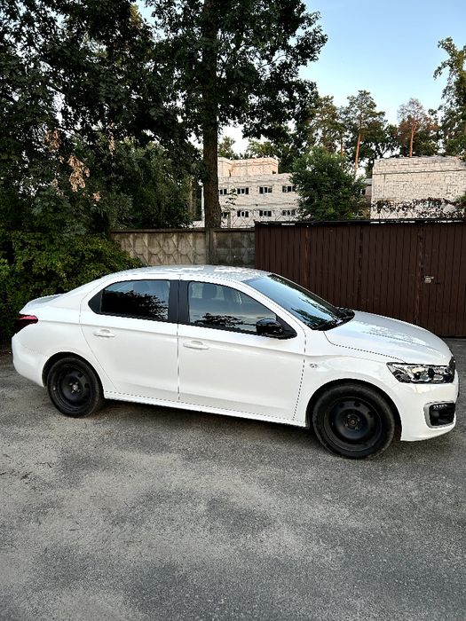 Оренда Citroën C-Elуsee 2023 року 1.6 газ/бензин, механіка