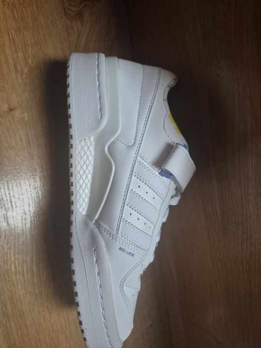 młodzieżowe Adidas Forum Low White model : HP6245

Rozmiar 38 i 2/3