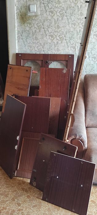 Отдам доски, дверцы и запчасти от тубочек
