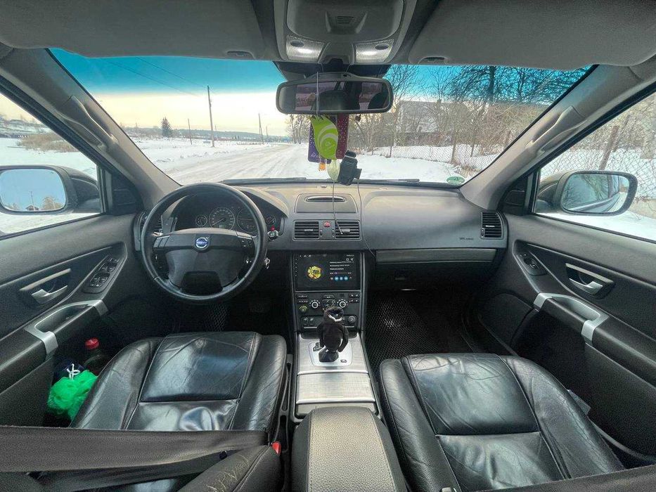 Автомобіль Volvo XC 90