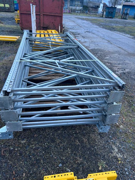 Boki regałów magazynowych paletowych, piony, ramy boczne