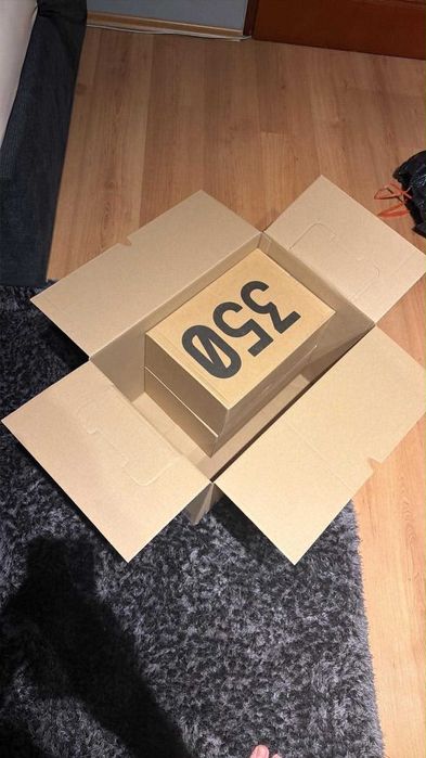 2x buty yeezy dla klienta