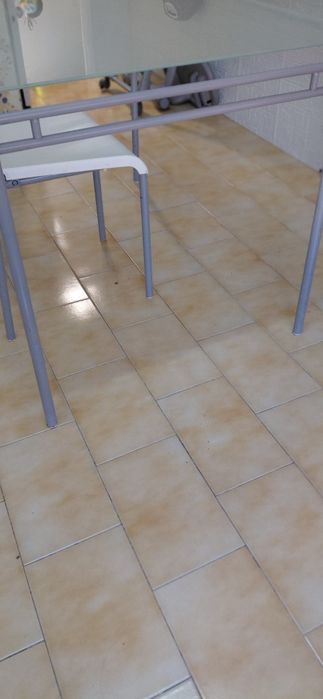 Mesa + 4 cadeiras