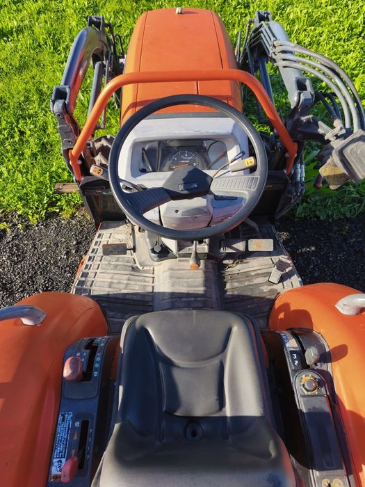 Kubota KL23 com pá carregadora frontal + acessórios
