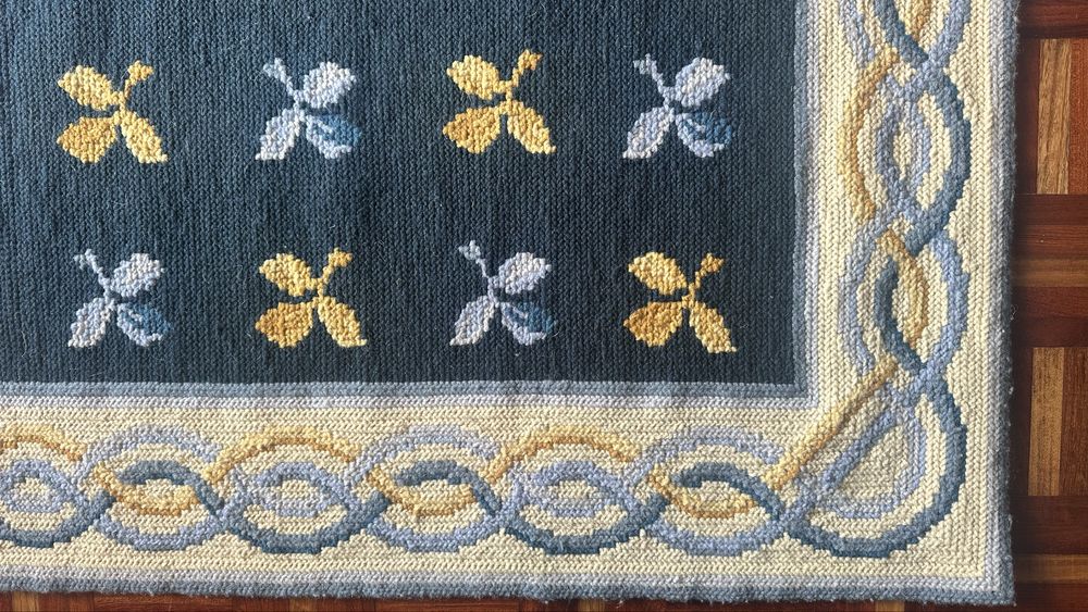 Tapete de Arraiolos verdadeiro feito a mão com ponto fino