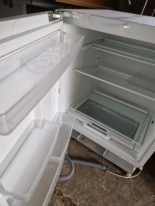 Lodówka pod zabudowę stan idealny
