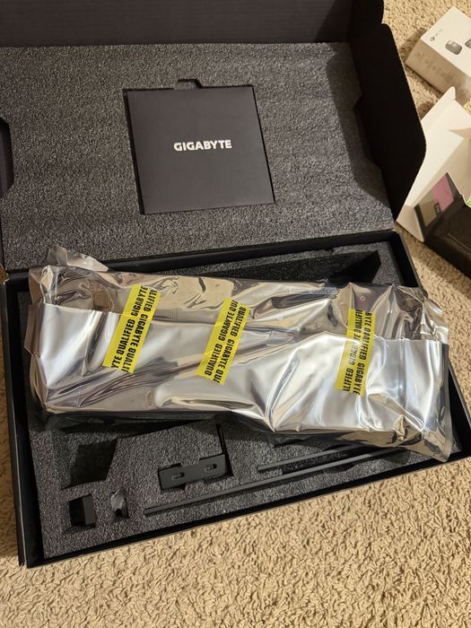 Відеокарта GIGABYTE GeForce RTX 5070 Ti EAGLE OC SFF 16 GB