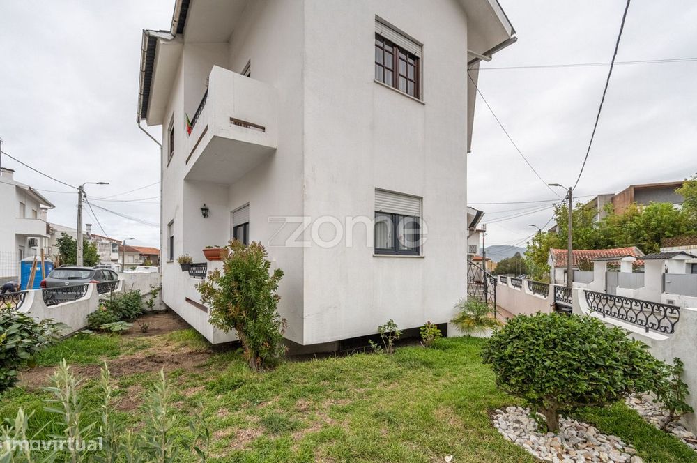 Moradia Gaveto T3 em Darque