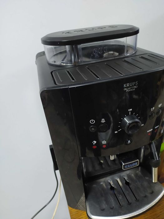 Кофемашина Krups EA81 работает на зёрнах. Полностью исправная