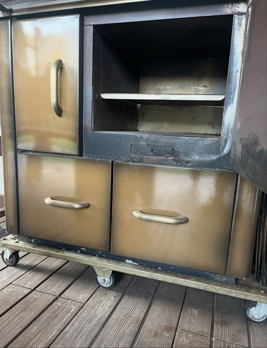 Fogão de lenha castanho bom  estado