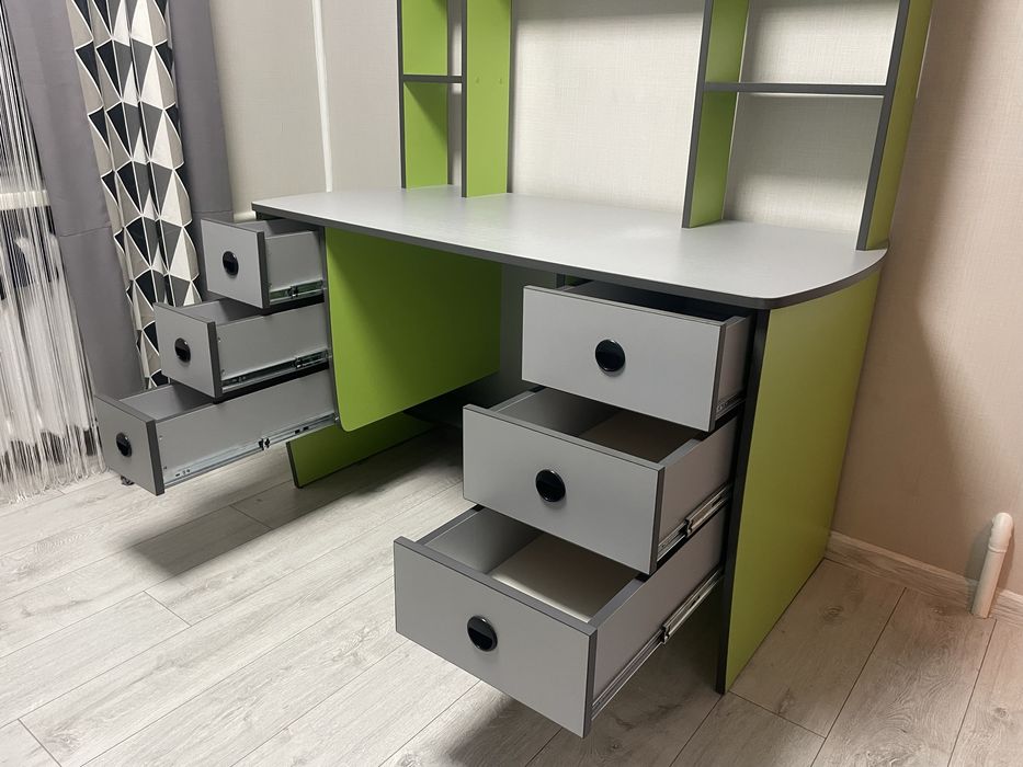 Стол письменный