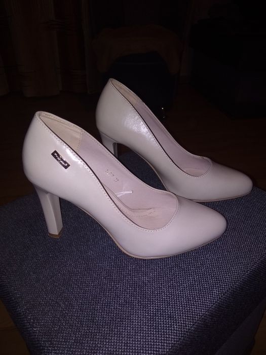Buty damskie na koturnach