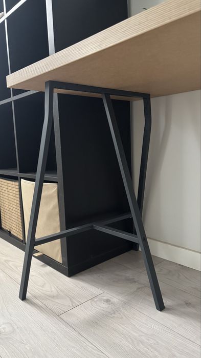 Mesa secretária (tampo + cavaletes)