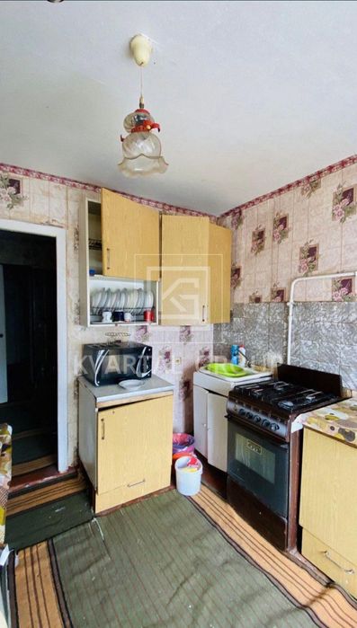 ТЕРМІНОВО! Трикімнатна квартира з індивідуальним газовим опалення!