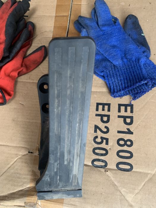 Педаль газу (акселератора) Mercedes A2533000004