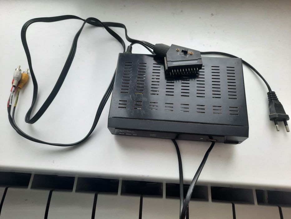 Продам тюнер спутниковый