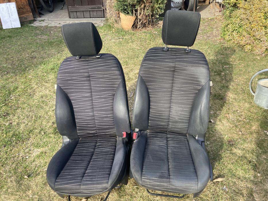 Fotele Mazda 2 DE poduszki napinacze zagłówki