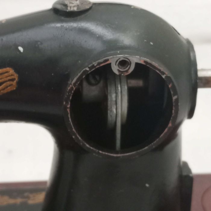 Детская швейная машинка СССР ( на запчасти) .