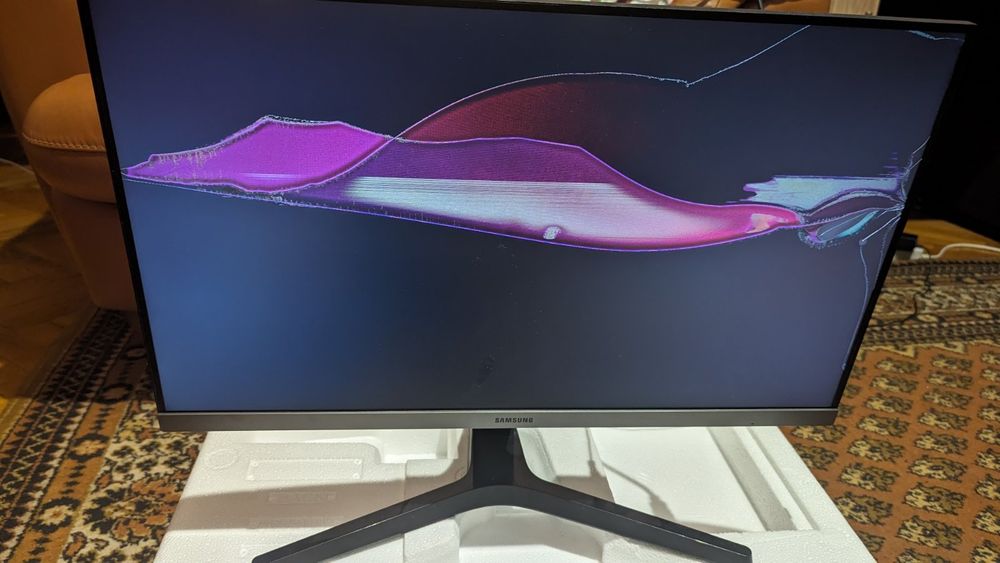 Монітор Samsung S24R350 робочий,але матриця розбита