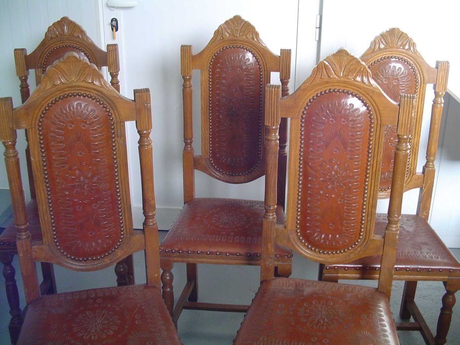 Conjunto 5 Cadeiras antigas em couro trabalhado