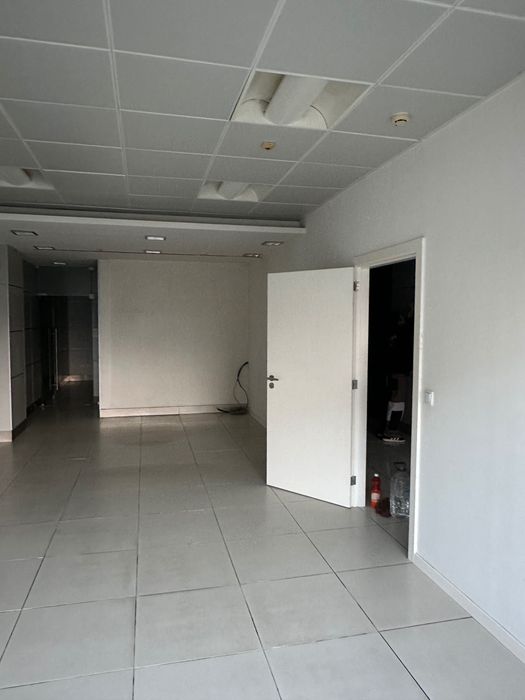 Espaço comercial / Escritório / Loja em Vila Meã, Amarante