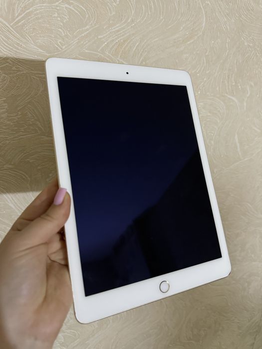 Планшет Айпад  + рожевий чохол