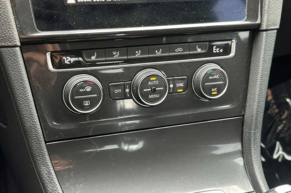 Volkswagen e-Golf      2019