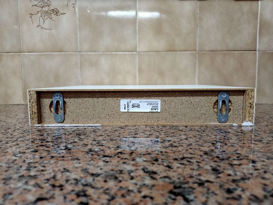 Estante de parede prateleira branca IKEA. Casa apartamento escritório