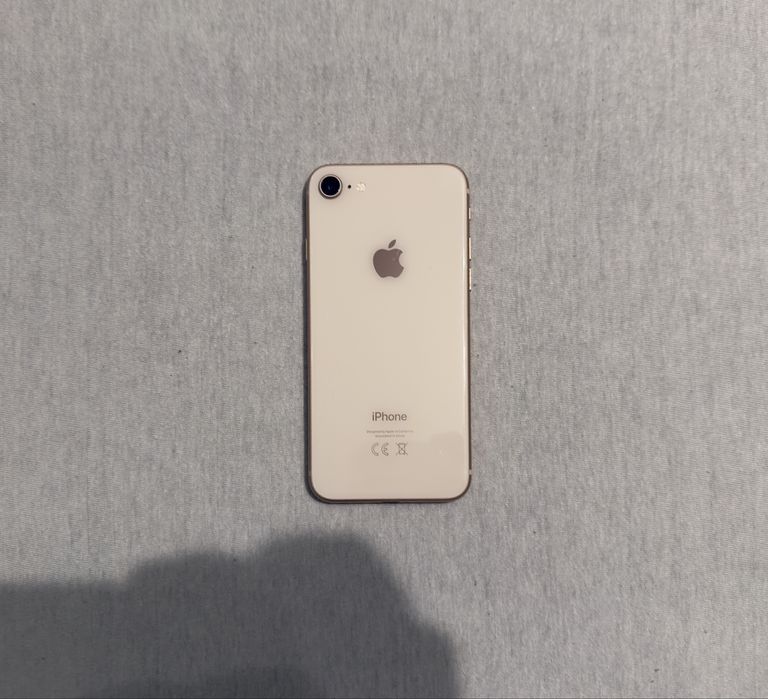 Iphone 8 /64 GB/ 100% kondycji baterii/ Super stan