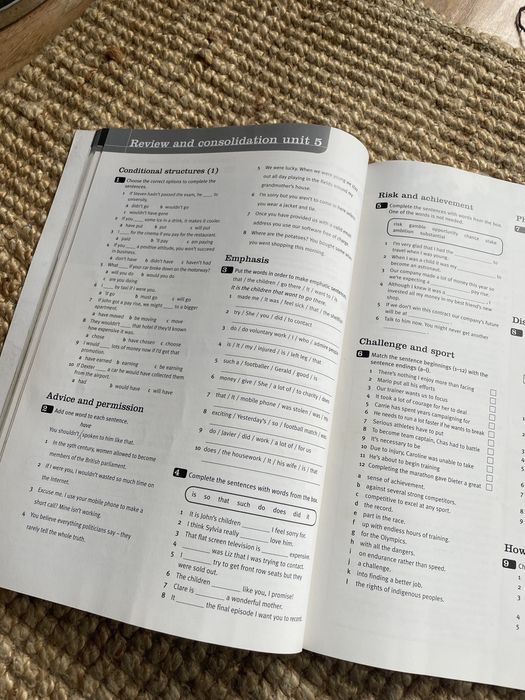 Manual e livro de exercicios Total English B2