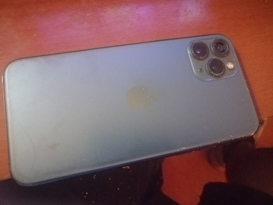 IPhone 11 com ecrã partido