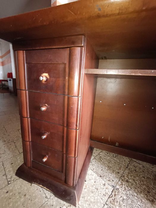 Biurko gabinetowe Klose z litego drewna