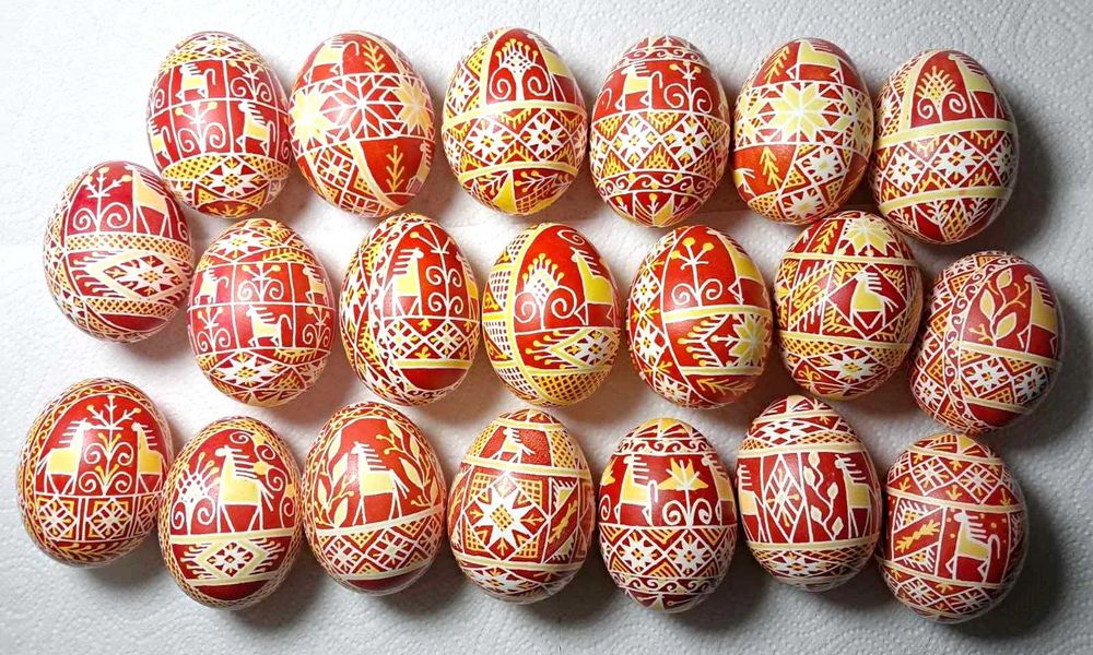 Писанка традиційна на стрічці (писанки на видутому курячому яйці)
