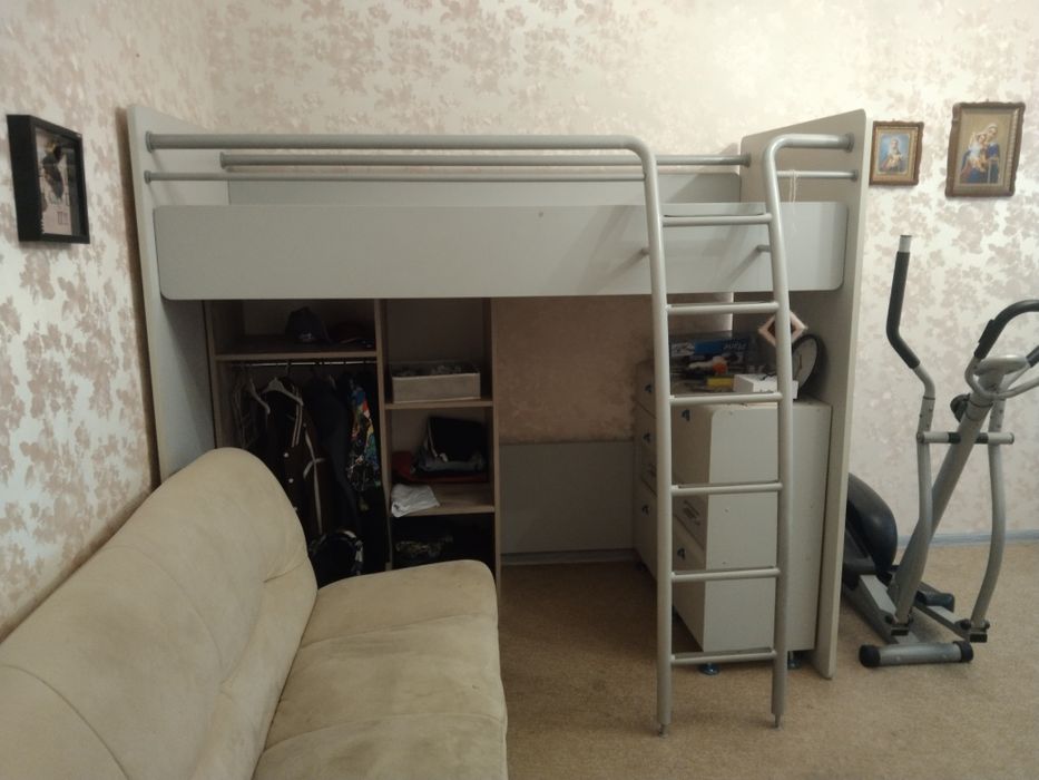 Продаю ліжко з другим ярусом