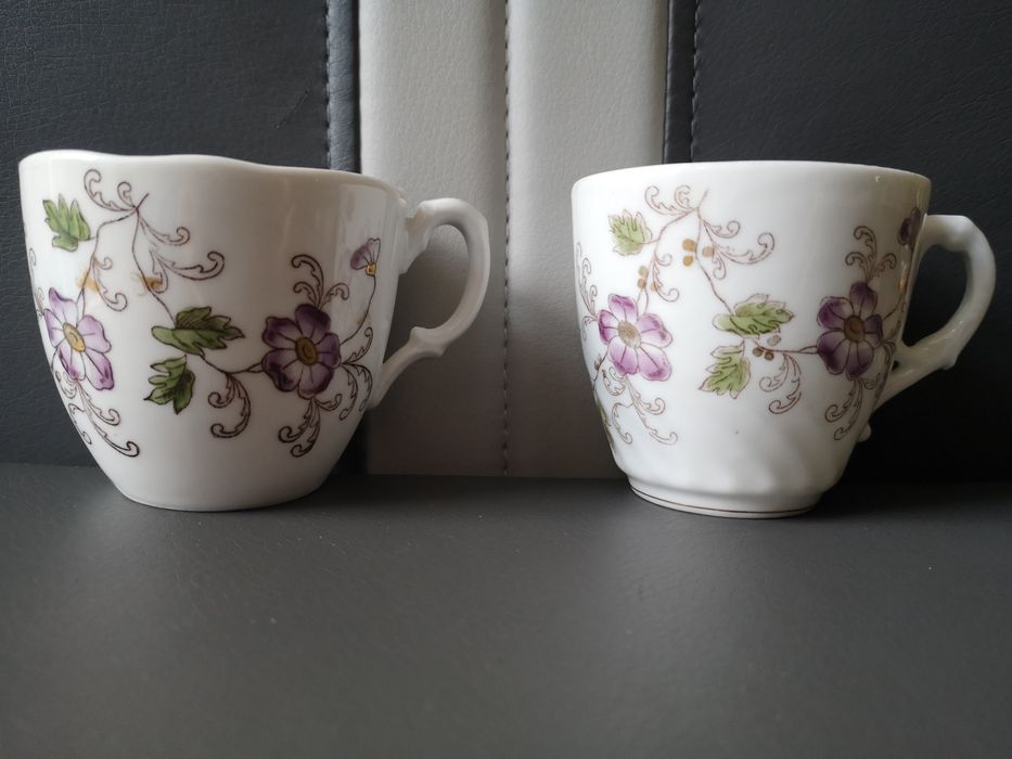 Dwie stare porcelanowe filiżanki motyw kwiatów