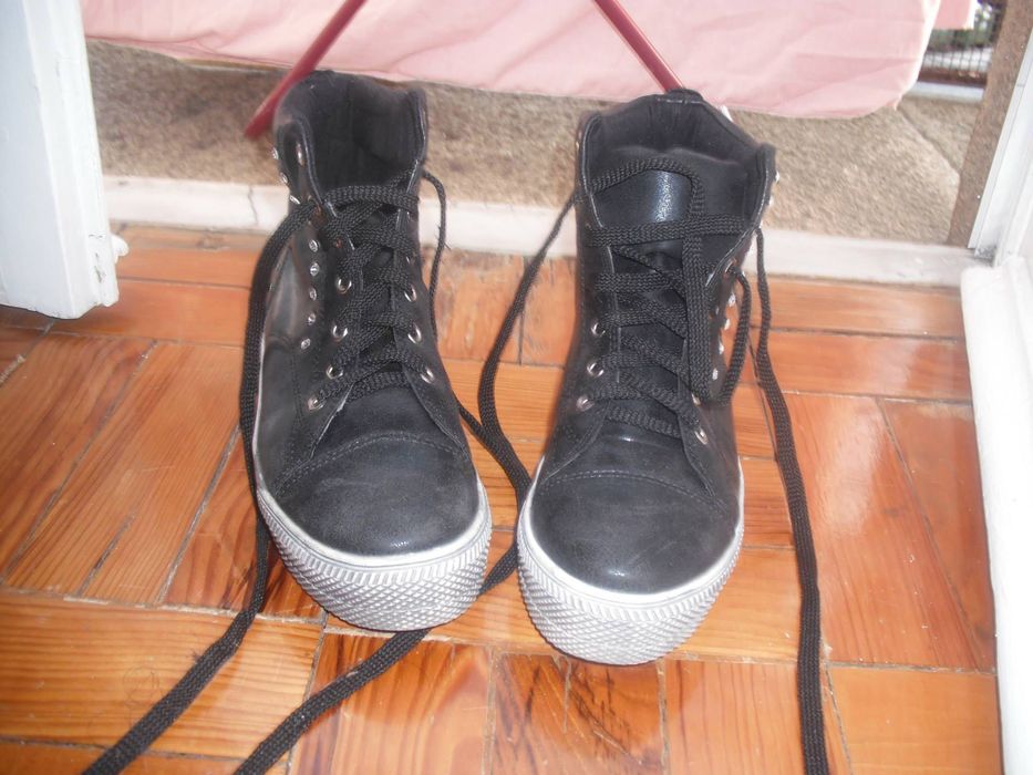 Tenis pretos com plataformas n.38/39