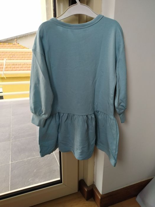 Conjunto de vestido da Frozen com leggings azuis da H&M