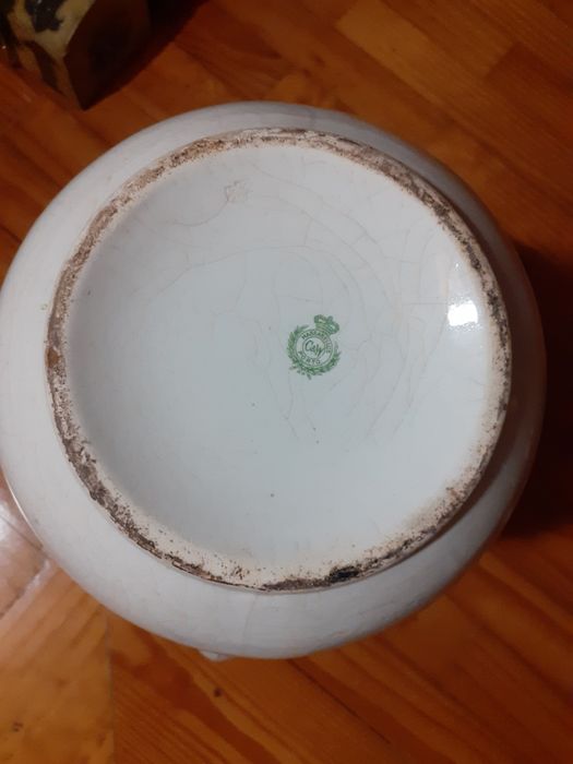 Cesto de vime muito antigo conforme foto.