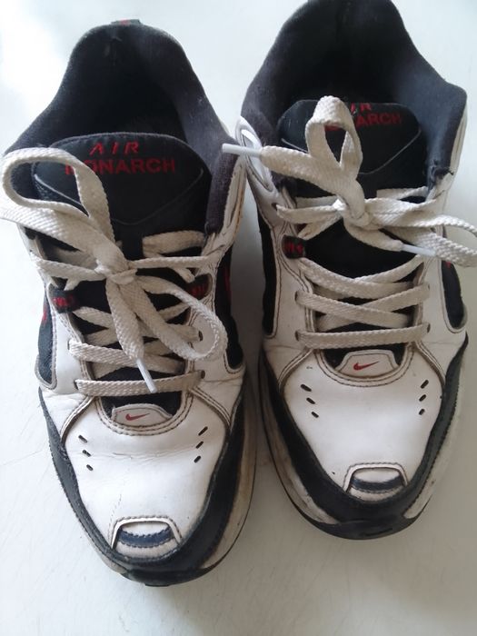 Продам кожаные кроссовки nike.