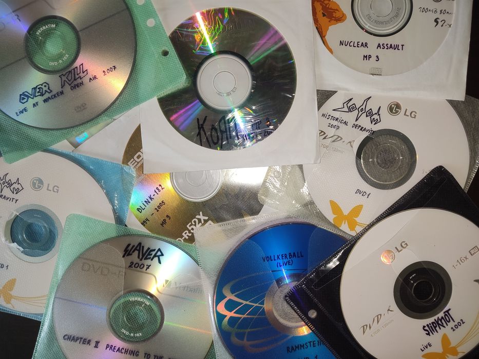 Комплект дисков с метал музыкой, концертами и клипами