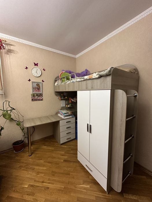 Продам меблі в дитячу кімнату , стіл ліжко шафа